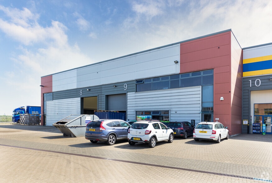 Quadrant Ct, Greenhithe for lease - Building Photo - Image 2 of 4