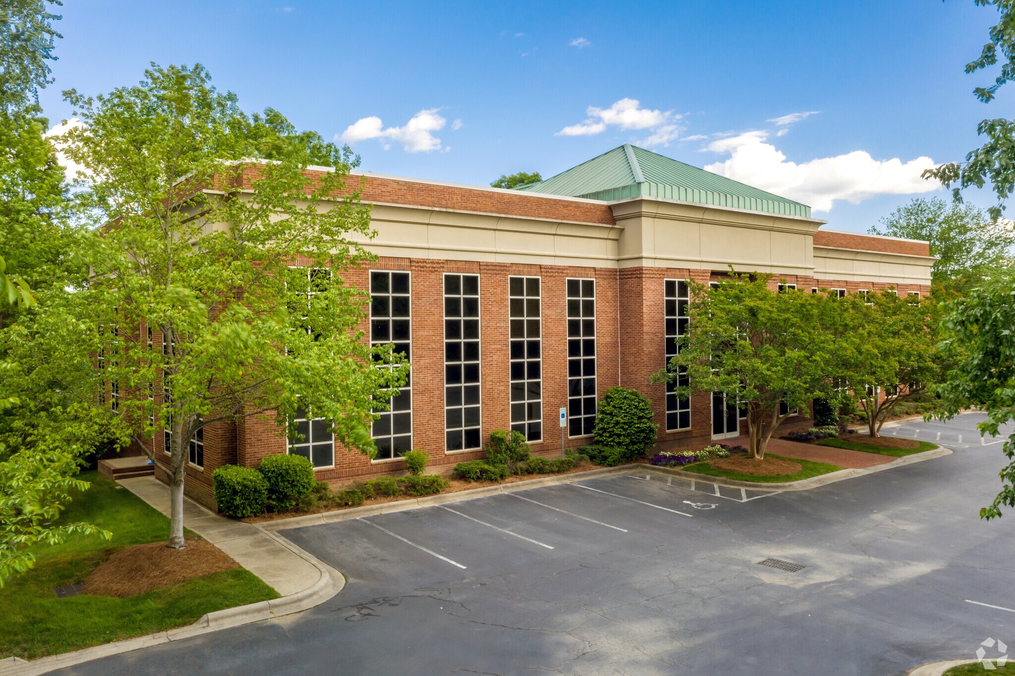 2700 Coltsgate Rd, Charlotte, NC for lease Primary Photo- Image 1 of 8