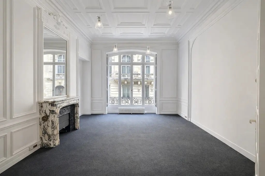 Office in Paris for lease Interior Photo- Image 1 of 9