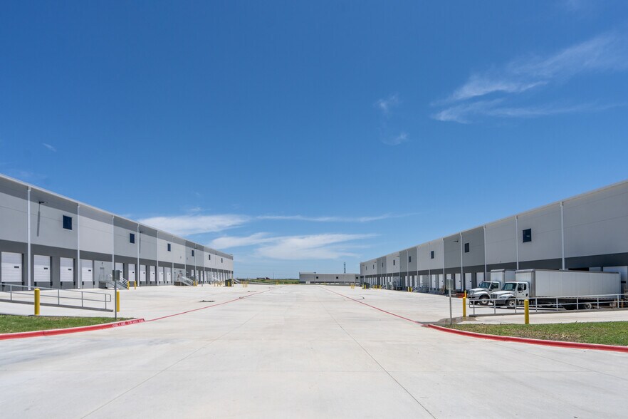 McAngus Rd & TX 130, Del Valle, TX à louer - Photo du bâtiment - Image 3 de 17