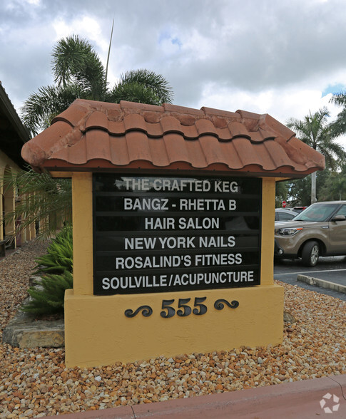 555 S Colorado Ave, Stuart, FL for lease - Building Photo - Image 2 of 9