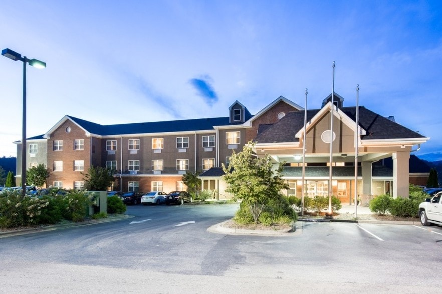 818 E King St, Boone, NC à vendre - Photo du bâtiment - Image 2 de 3