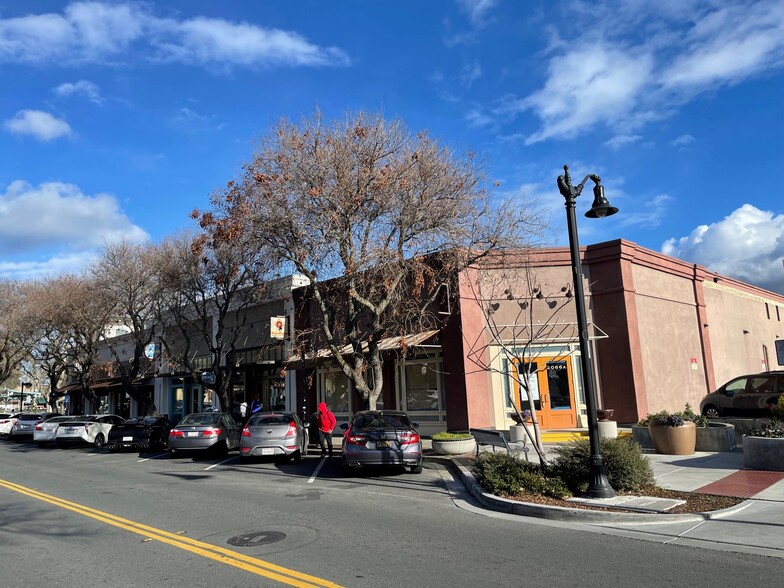 2002-2018 Salvio St, Concord, CA à louer - Photo du b timent - Image 1 de 7