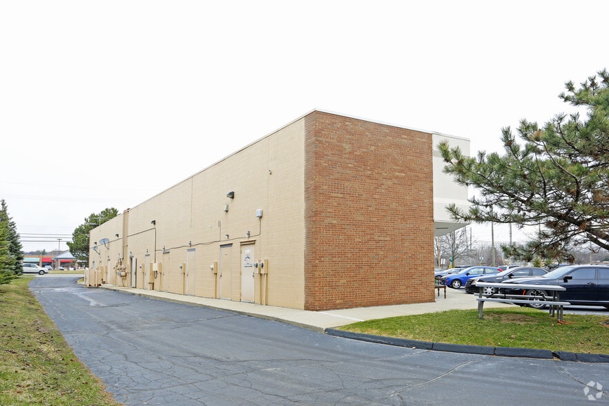 54981-54983 Shelby Rd, Shelby Township, MI for lease - Building Photo - Image 2 of 8