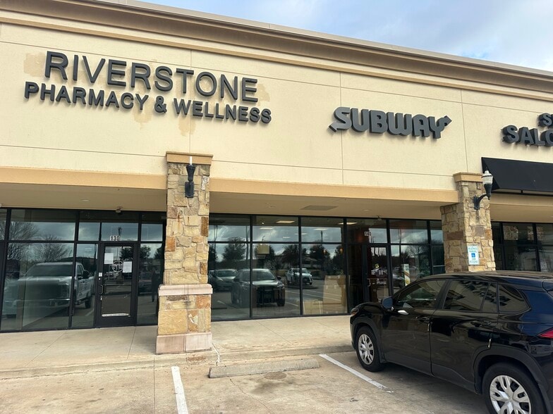 18721 University Blvd, Sugar Land, TX à louer - Photo du bâtiment - Image 2 de 18