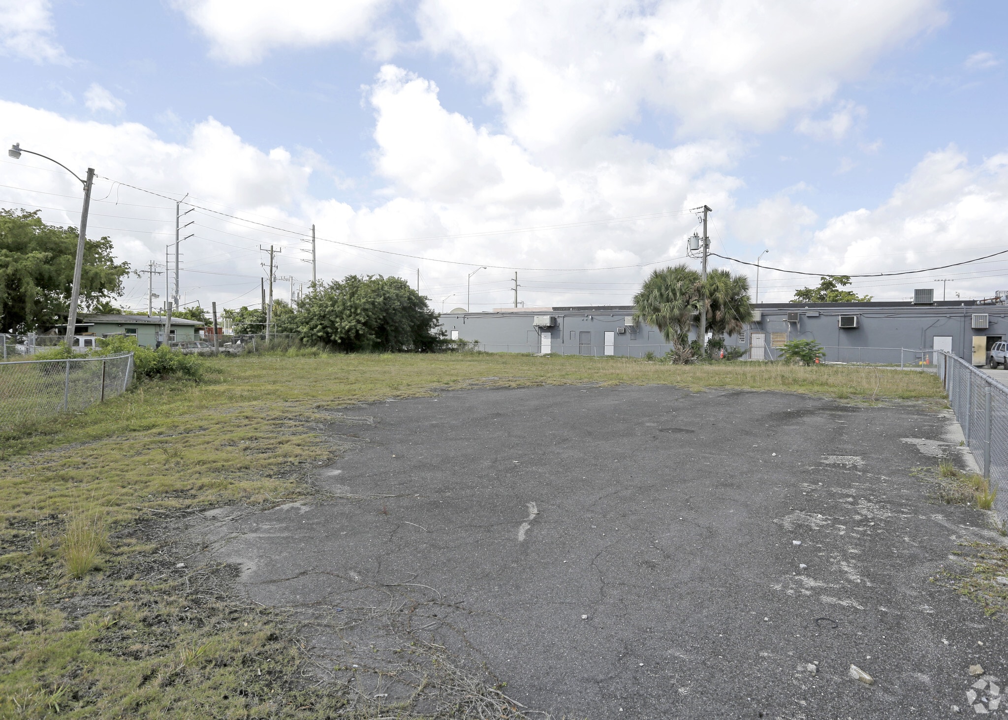 655 NW 136th St, North Miami, FL for sale Primary Photo- Image 1 of 5
