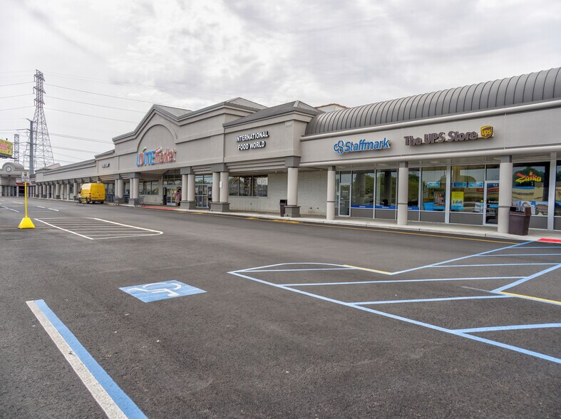 1199 Amboy Ave, Edison, NJ à louer - Photo du bâtiment - Image 3 de 11