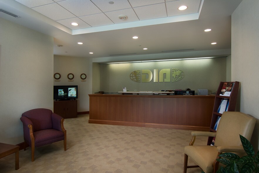 800 Enterprise Dr, Horsham Township, PA à vendre - Hall d’entrée - Image 2 de 9