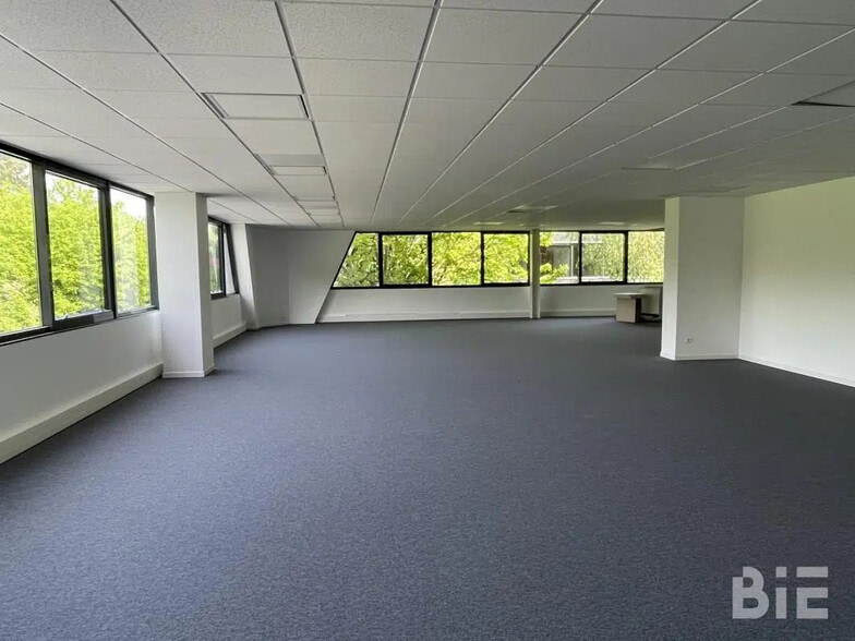 Office in Mérignac for lease - Interior Photo - Image 2 of 4