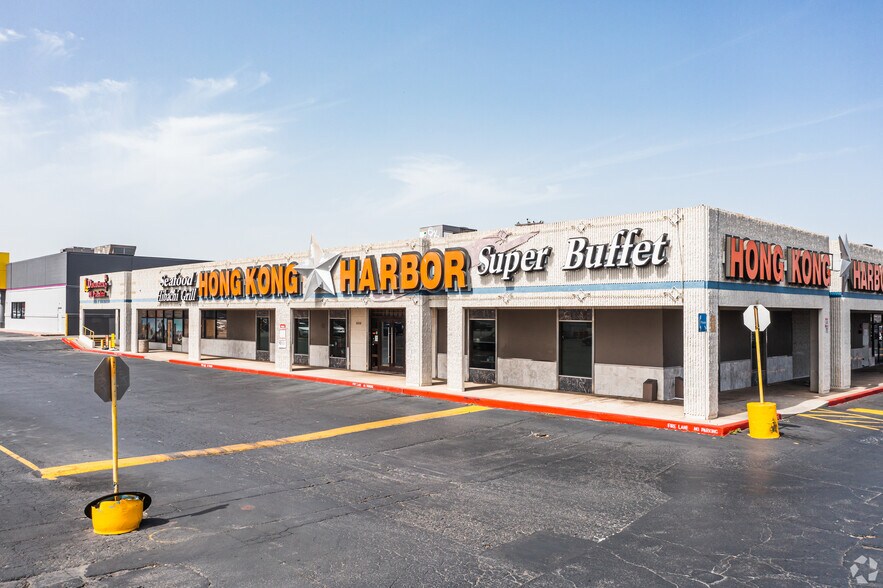 8222-8260 Marbach Rd, San Antonio, TX à louer - Photo du bâtiment - Image 2 de 8