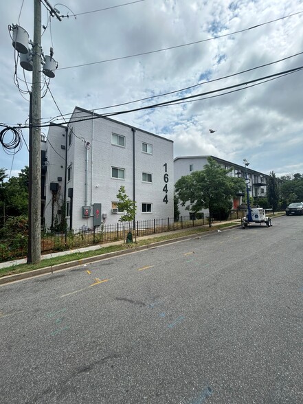 1644 W St SE, Washington, DC for sale - Primary Photo - Image 1 of 5