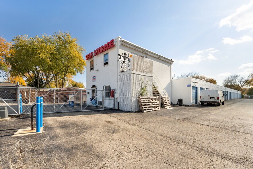 Portfolio of 5 Assets portefeuille de 5 propriétés à vendre sur LoopNet.ca - Photo du bâtiment - Image 3 de 100