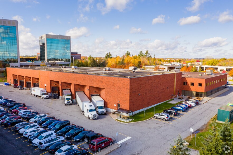 359 Terry Fox Dr, Ottawa, ON à louer - Photo du bâtiment - Image 3 de 6