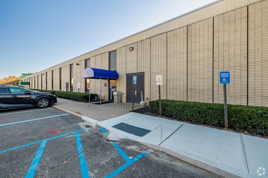 270 S Service Rd, Melville, NY for lease - Building Photo - Image 2 of 5