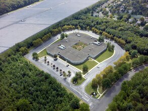 104 Windsor Center Dr, East Windsor, NJ - Aérien  Vue de la carte