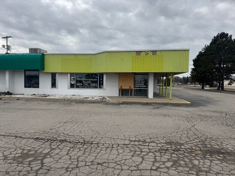 2829-2835 Bay Rd, Saginaw, MI à louer - Photo du bâtiment - Image 2 de 5