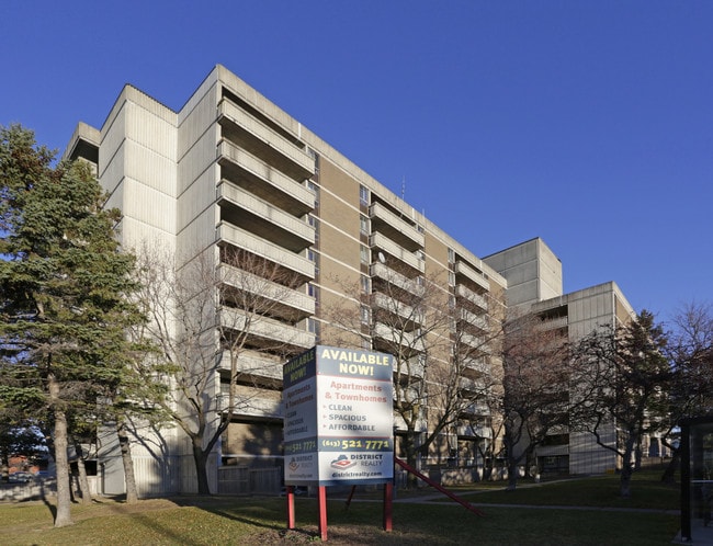 Plus de détails pour 3301-3325 Uplands Dr, Ottawa, ON - Multi-résidentiel à vendre