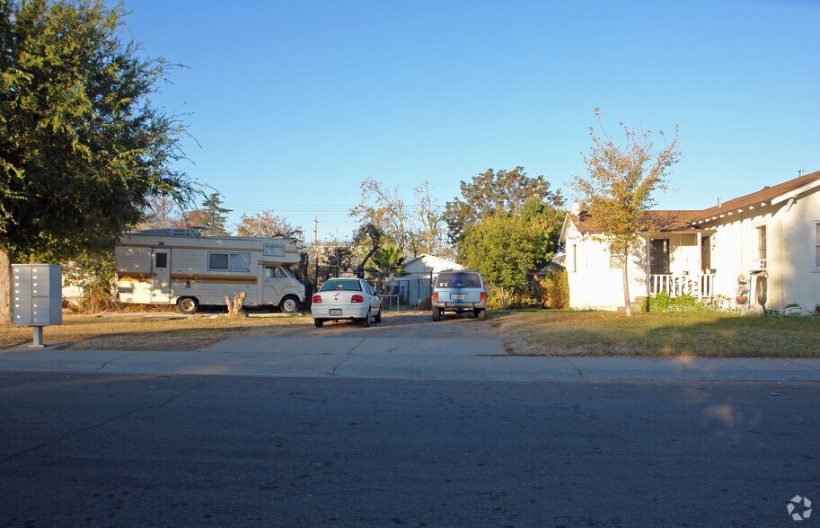921 Rivera Dr, Sacramento, CA à vendre - Photo du bâtiment - Image 3 de 28