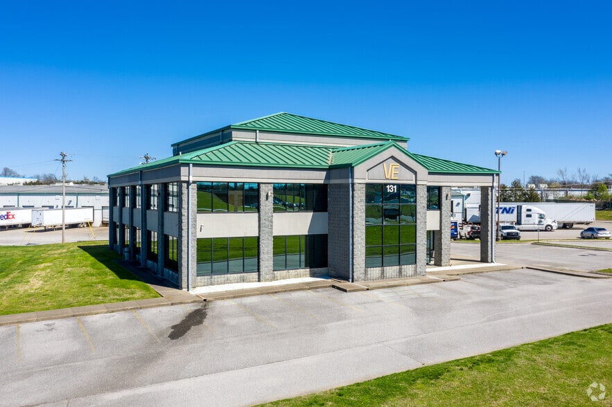 135 Industrial Blvd, La Vergne, TN for lease - Building Photo - Image 2 of 5