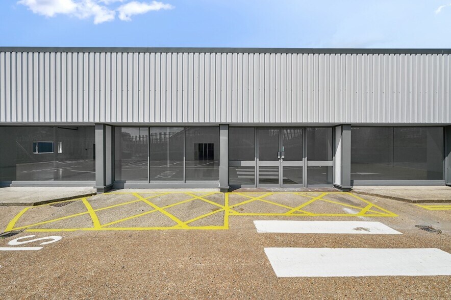 1 Carlton Rd, Ashford à louer - Photo du bâtiment - Image 3 de 13