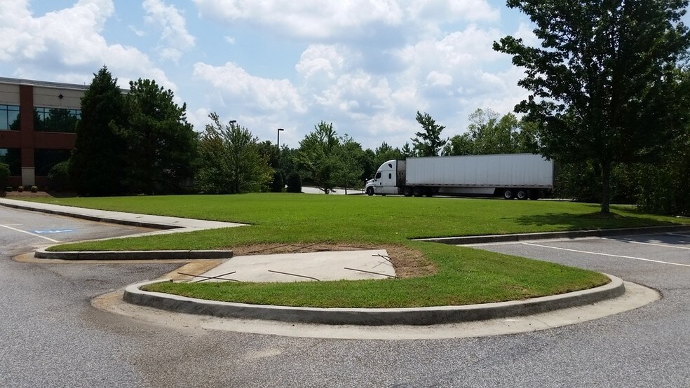 1500 Executive Dr S, Duluth, GA à vendre - Photo du bâtiment - Image 2 de 6