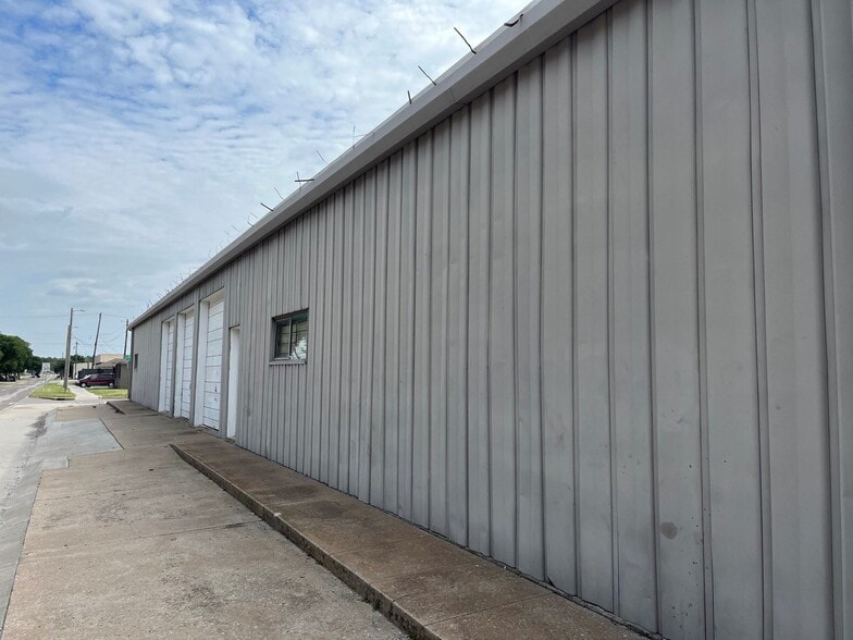1742 NW 1st St, Oklahoma City, OK for sale - Building Photo - Image 2 of 2