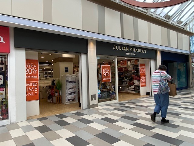 The Square, Camberley à louer Photo du bâtiment- Image 1 de 1