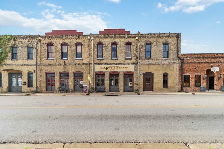 709 Chestnut St, Bastrop, TX à vendre - Photo du bâtiment - Image 2 de 44
