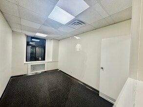 16 W 32nd St, New York, NY à louer Photo intérieure- Image 2 de 8