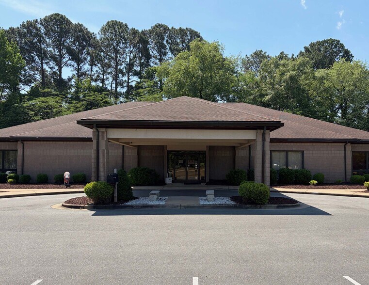 102 Handley Park Ct, Goldsboro, NC à vendre - Photo du bâtiment - Image 1 de 8