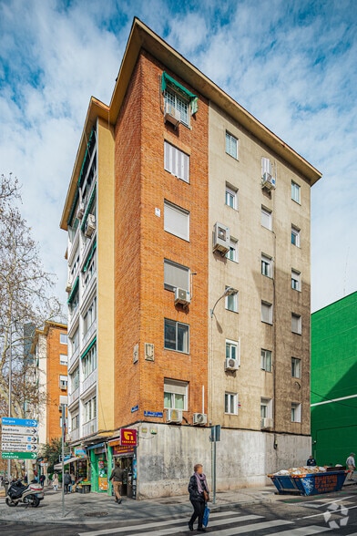 Calle de Francisco Silvela, 92, Madrid, Madrid for lease - Building Photo - Image 2 of 2