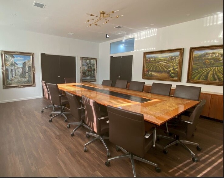 26-32 Bond St, Westbury, NY for lease - Building Photo - Image 2 of 36