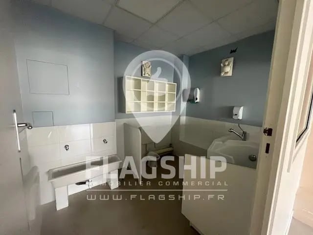 Retail in Ivry-sur-Seine for lease - Interior Photo - Image 2 of 4