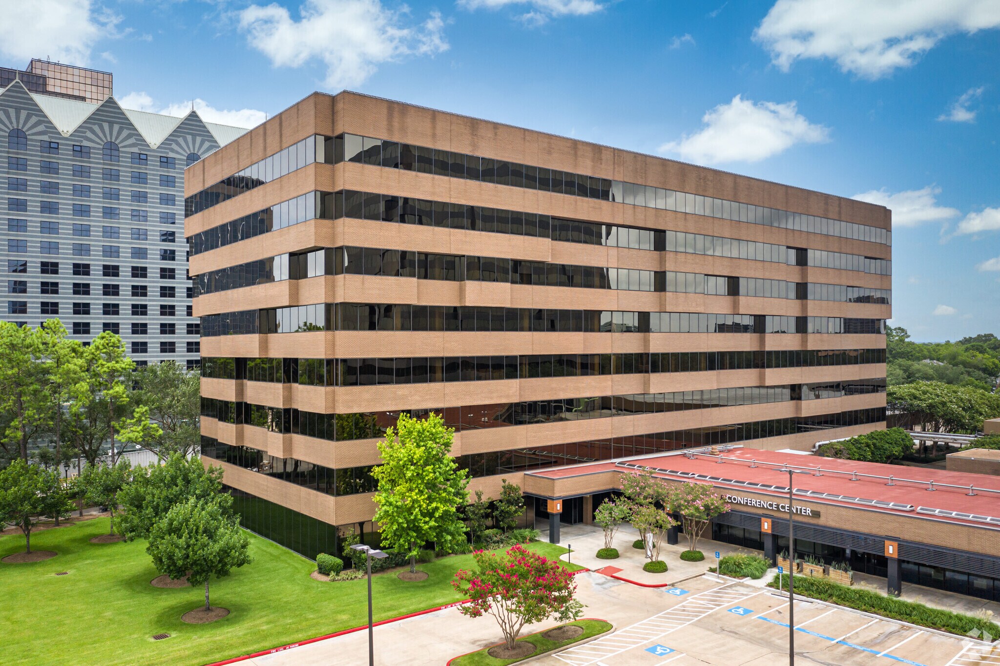 16855 Northchase Dr, Houston, TX à louer Photo du bâtiment- Image 1 de 4