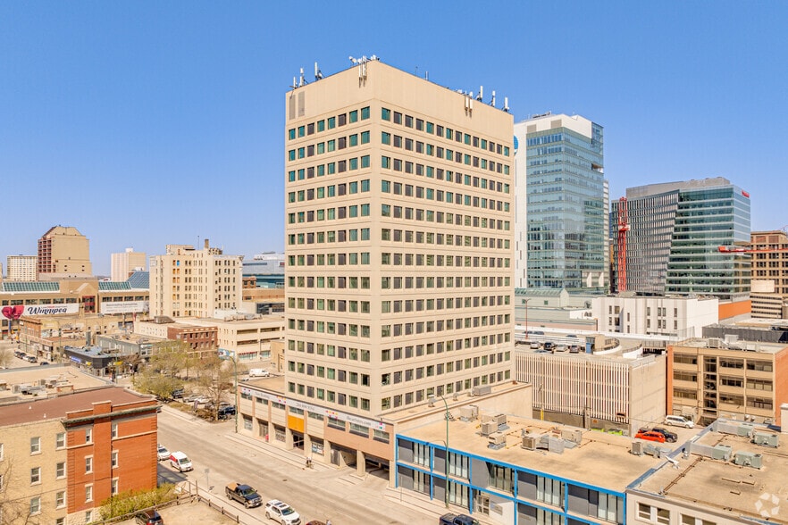233 Kennedy St, Winnipeg, MB for lease - Primary Photo - Image 1 of 56