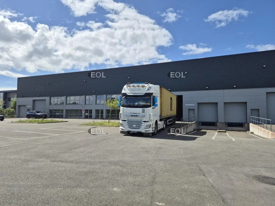 1 Allée Des Frères Montgolfier, Noyal-Châtillon-sur-Seiche à vendre Photo du bâtiment- Image 1 de 5