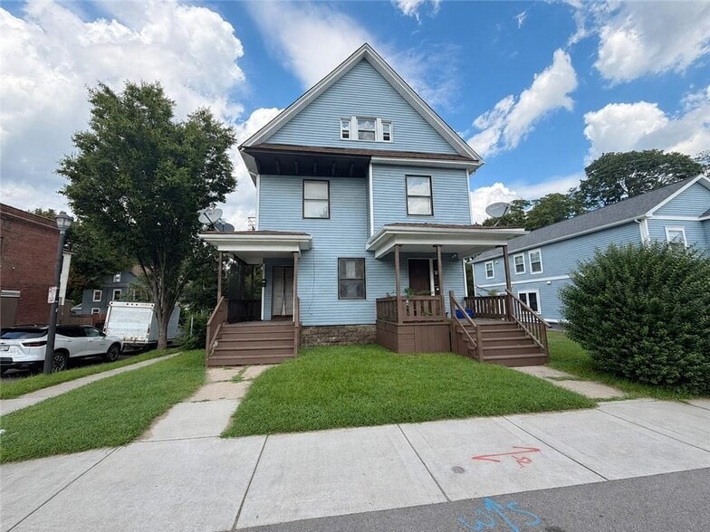 1596 E Main St, Rochester, NY à vendre - Photo du bâtiment - Image 3 de 15