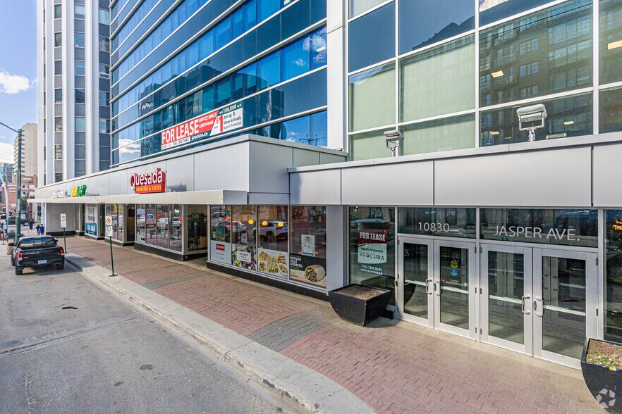 10830 Jasper Ave NW, Edmonton, AB à louer - Photo du bâtiment - Image 2 de 8