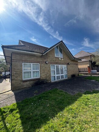 Plus de détails pour 1 Teck Close, Isleworth - Bureau à vendre