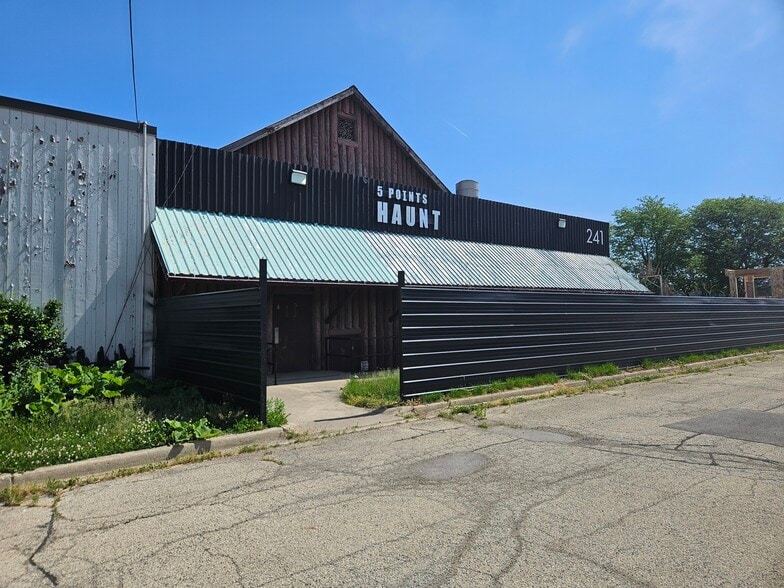 243 W Roosevelt Rd, West Chicago, IL for lease - Building Photo - Image 3 of 36