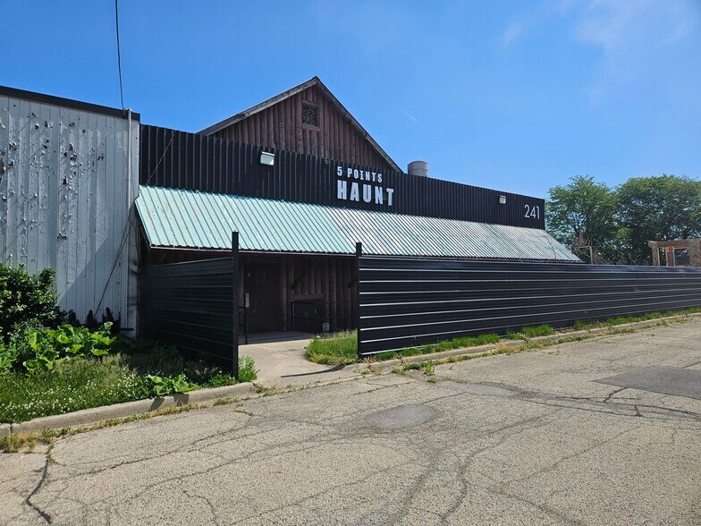 243 W Roosevelt Rd, West Chicago, IL à louer - Photo du bâtiment - Image 3 de 36