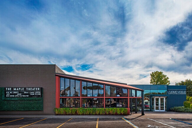 Plus de détails pour 4135-4145 W Maple Rd, Bloomfield Hills, MI - Commerce de détail à louer