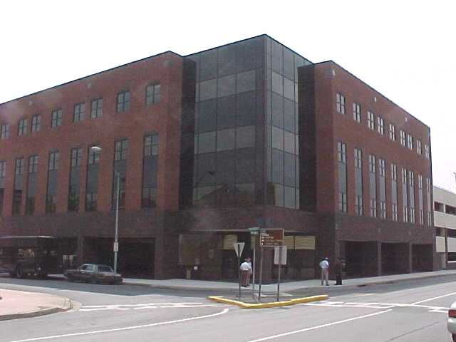 1 N Frederick St, Cumberland, MD à louer Photo du bâtiment- Image 1 de 2