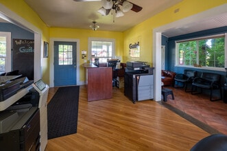 636 NW Cedar Ave, Redmond, OR for lease Interior Photo- Image 1 of 3