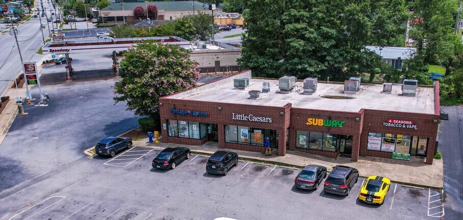 671 Spartanburg Hwy, Hendersonville, NC à vendre Photo du bâtiment- Image 1 de 11