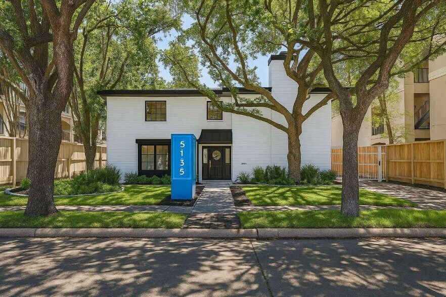 5135 Edloe St, Houston, TX à vendre - Photo du bâtiment - Image 1 de 28