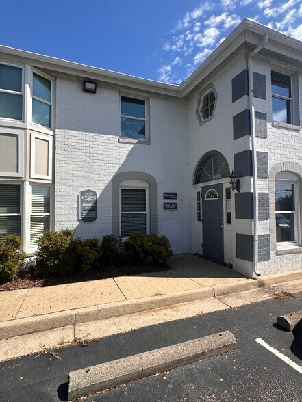 8220 Windmill Watch Dr, Mechanicsville, VA à louer - Photo du bâtiment - Image 2 de 3