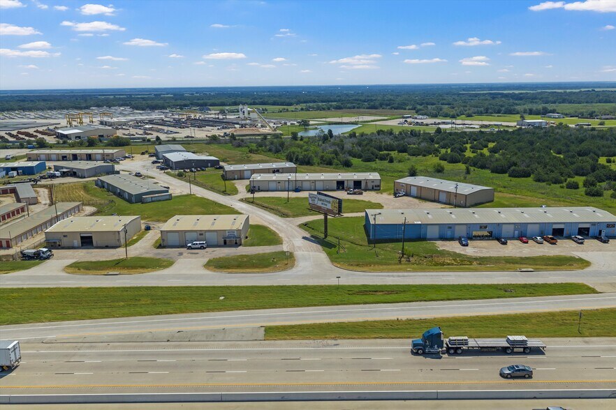 169 S McLennan Loop, Elm Mott, TX for lease - Building Photo - Image 2 of 7