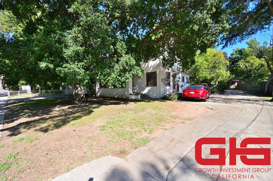 562 N Madison Ave, Pasadena, CA à vendre - Photo du bâtiment - Image 3 de 16