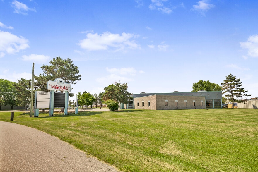 3405 Rhodes Dr, Windsor, ON for lease - Primary Photo - Image 1 of 34